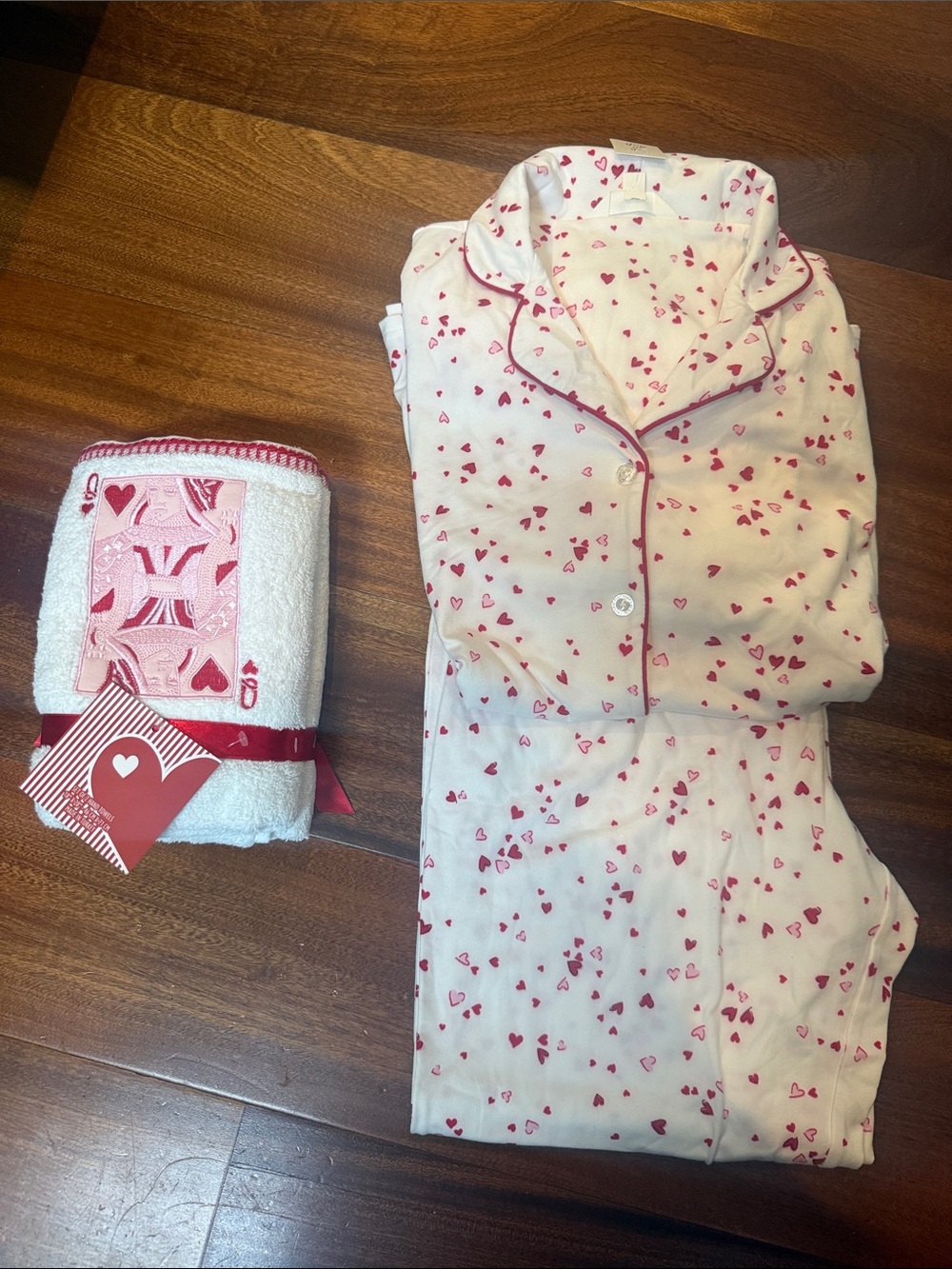 NWT Laura Ashley pajamas plus bonus hand towels